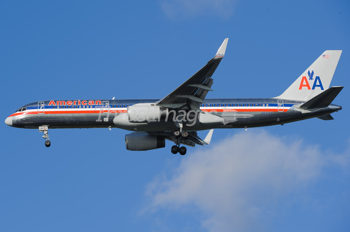 Boeing 757-223 N631AA (cn 24589/317)
